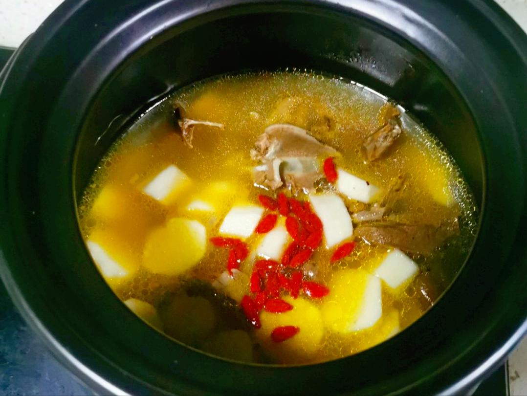 剖腹产喝鸽子汤用老鸽子还是乳鸽,炖鸽子汤的做法放香菜吗