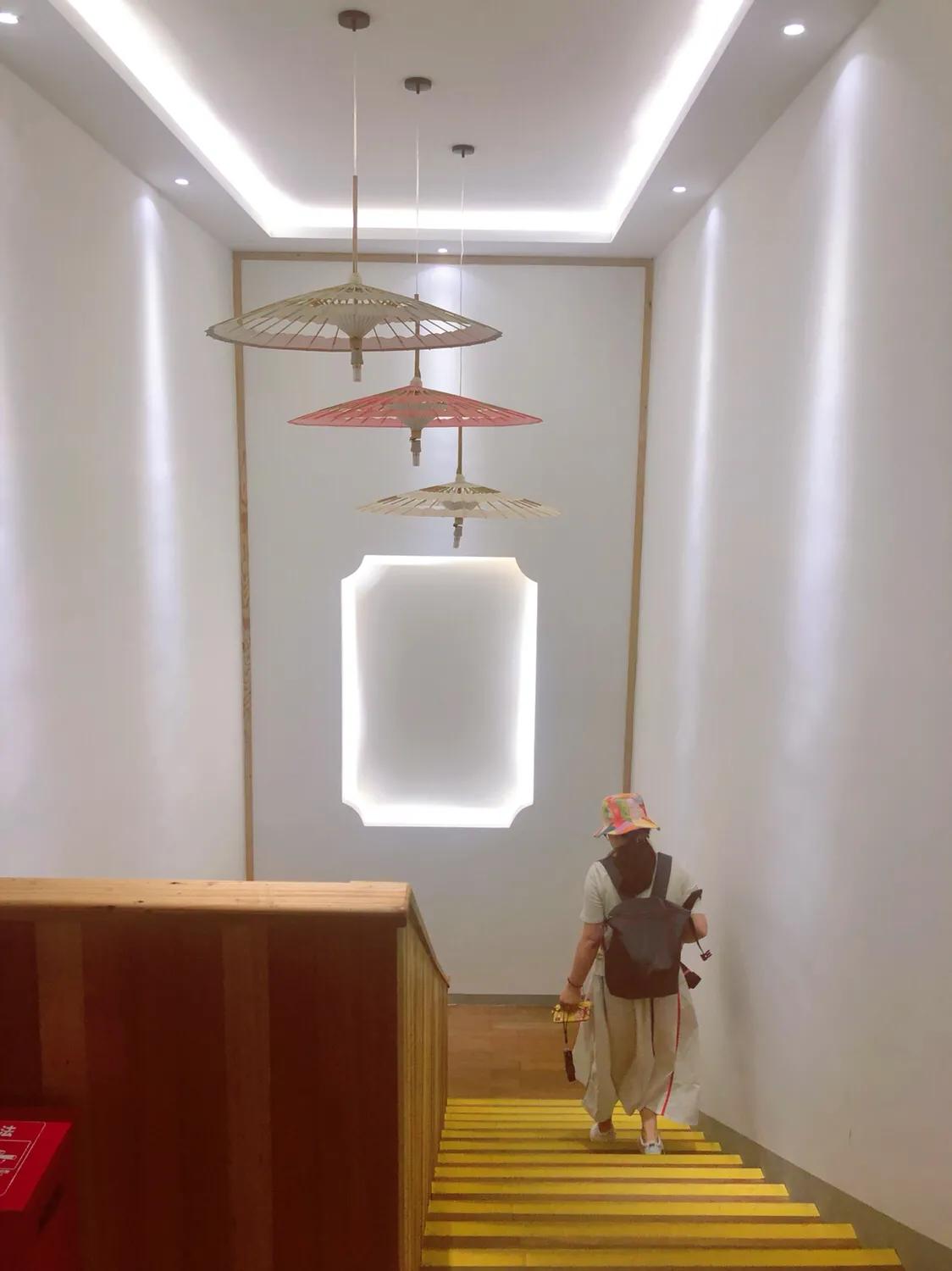 听戏享受这悠闲时光,听戏喝酒自在逍遥