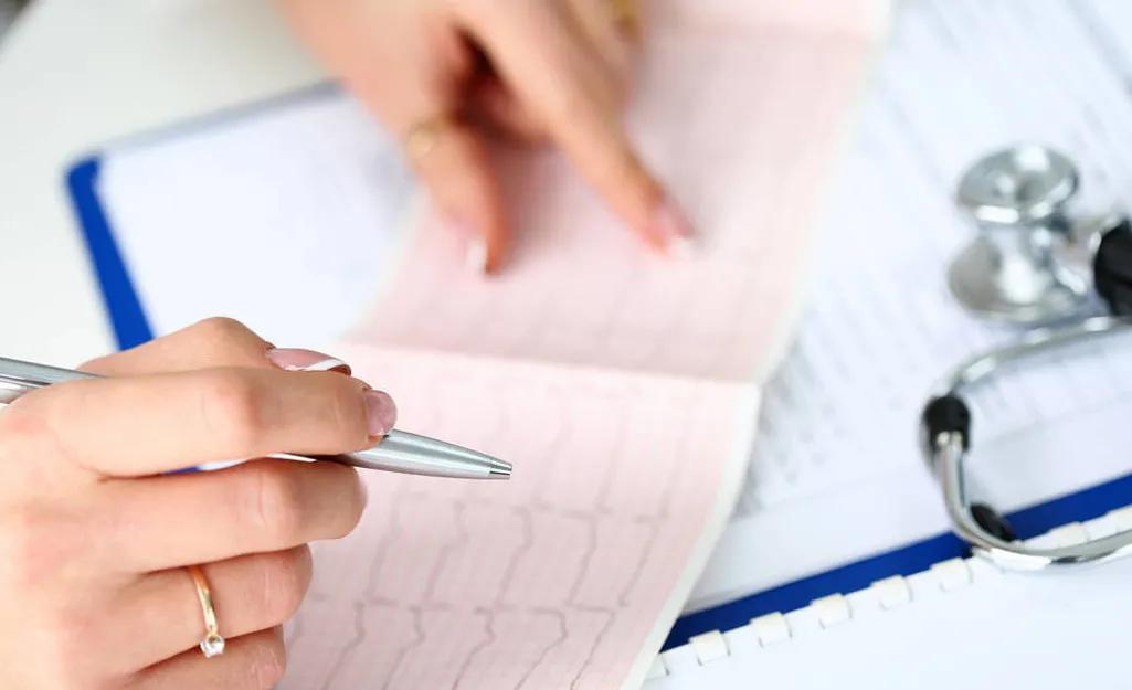 心脏突然跳得快是什么原因造成,心脏比正常跳得快是什么原因