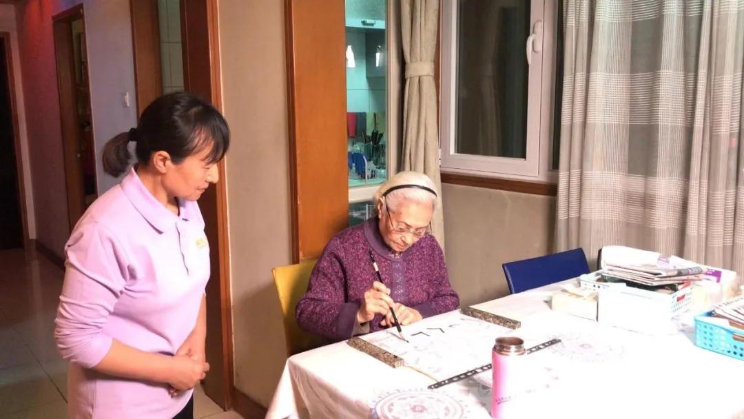 传递温暖“她”力量，“客户”眼中的阿姨来了年度感动人物