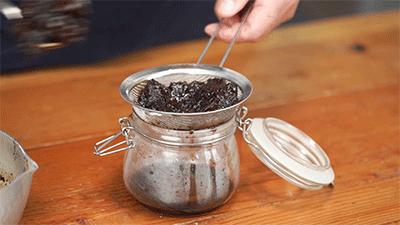 炎炎夏日不如做份甜品消消暑吧,夏日消暑甜品美味的红糖冰粉