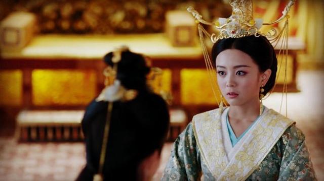 老皇帝刚驾崩,13岁太子便临幸后妈,却阴差阳错造就一千古明君