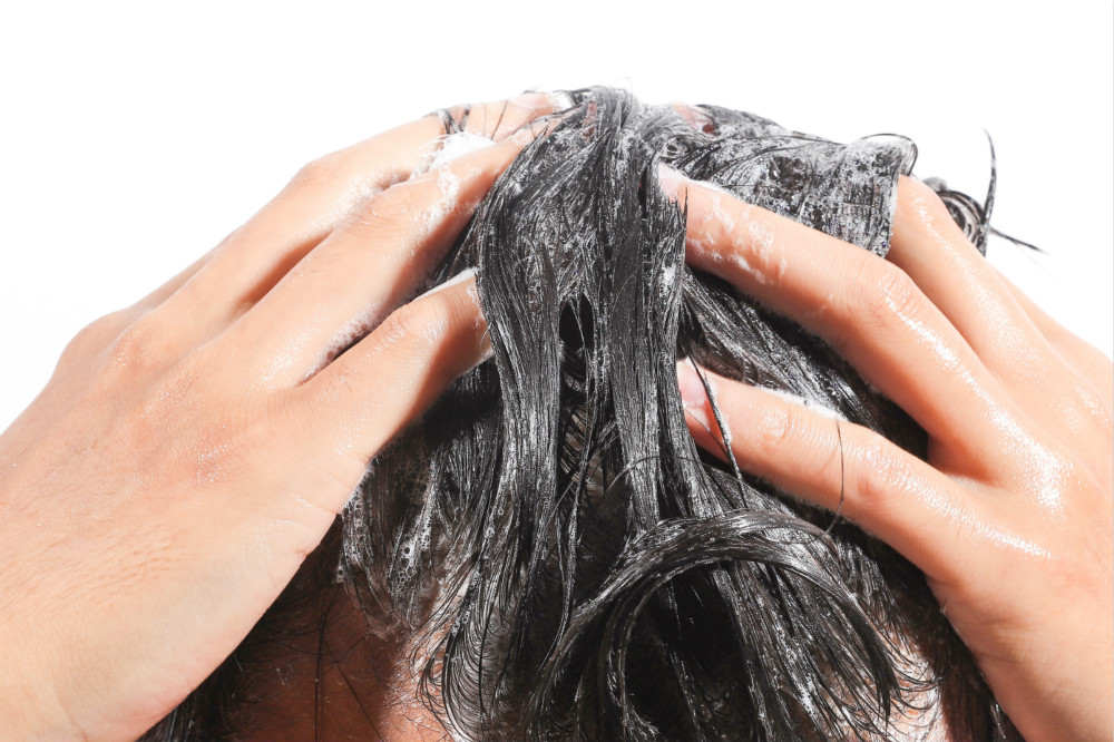 细软塌发质多久洗一次头发,怎样拯救一天就油的头发