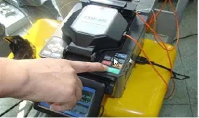 光纤熔接一天能熔多少,接续盒的光纤熔接视频