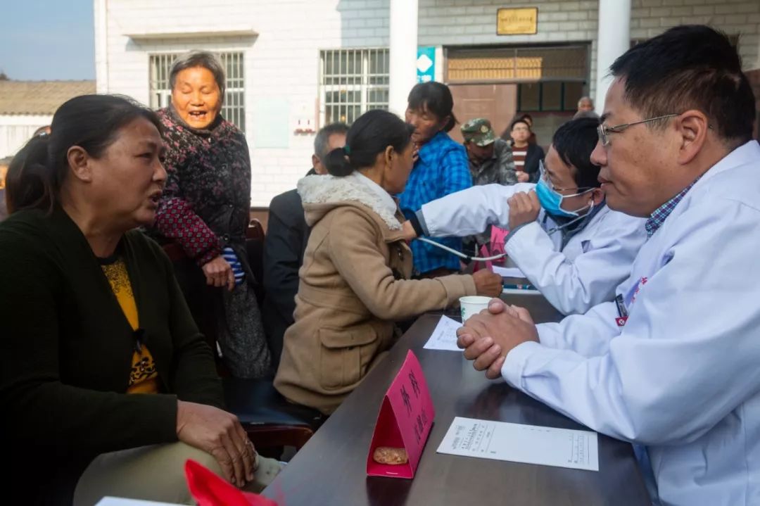 卫生院不忘初心牢记使命义诊活动,不忘初心帮扶义诊暖人心