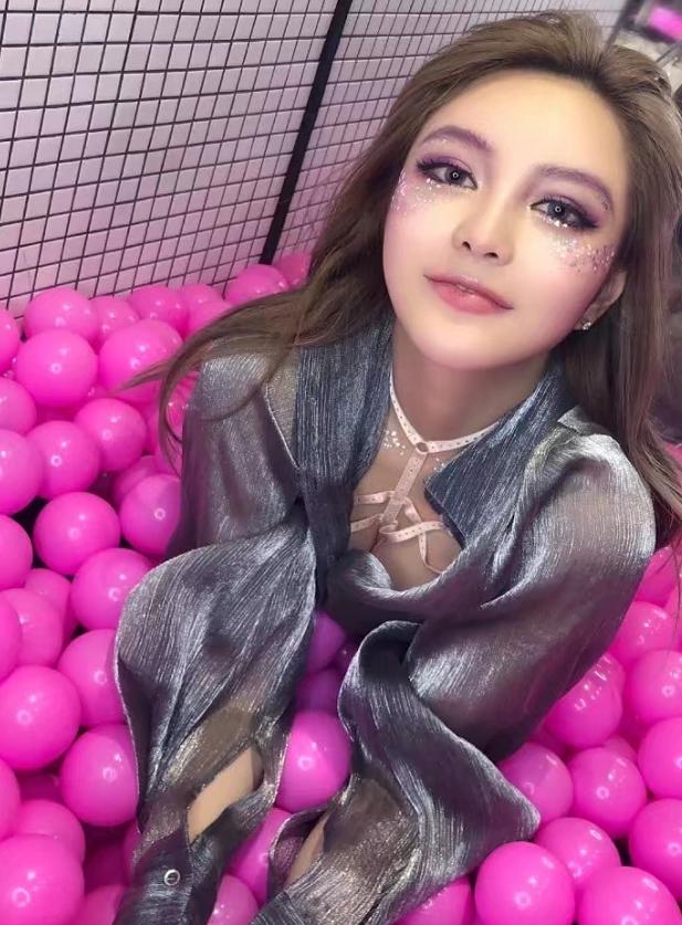 周扬青晒照,周扬青晒甜美写真