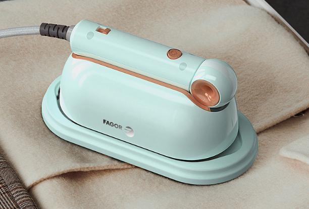 新衣服皱巴巴比农村来的还土气!法格挂烫机化身宠衣狂魔,真巴适