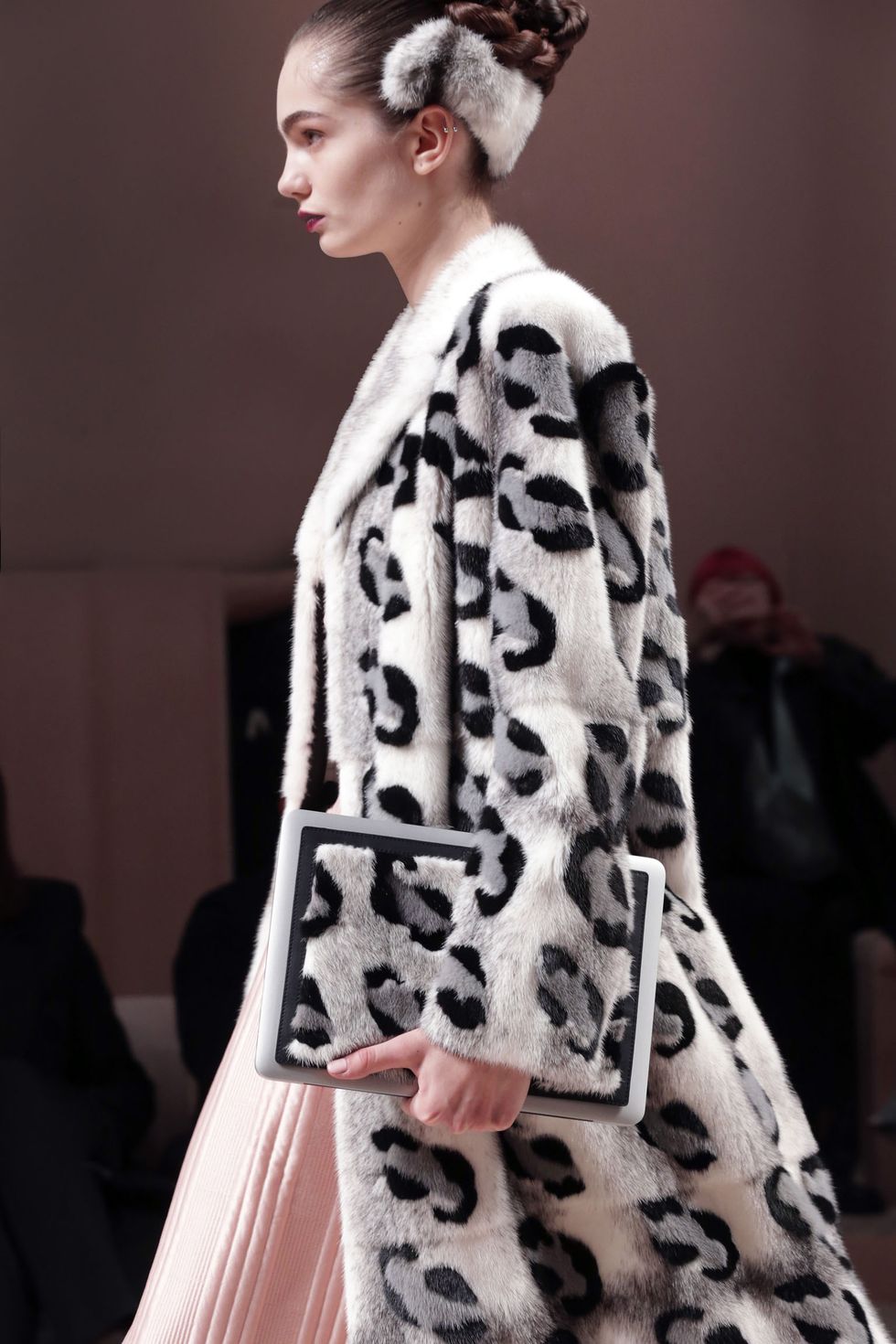 fendi最新款手机包,fendi新出的小盒子开箱