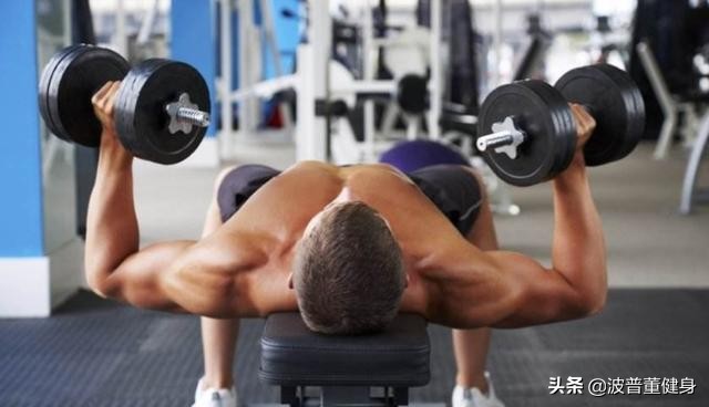哑铃卧推能练到整个胸肌,哑铃卧推没有平衡感怎么办