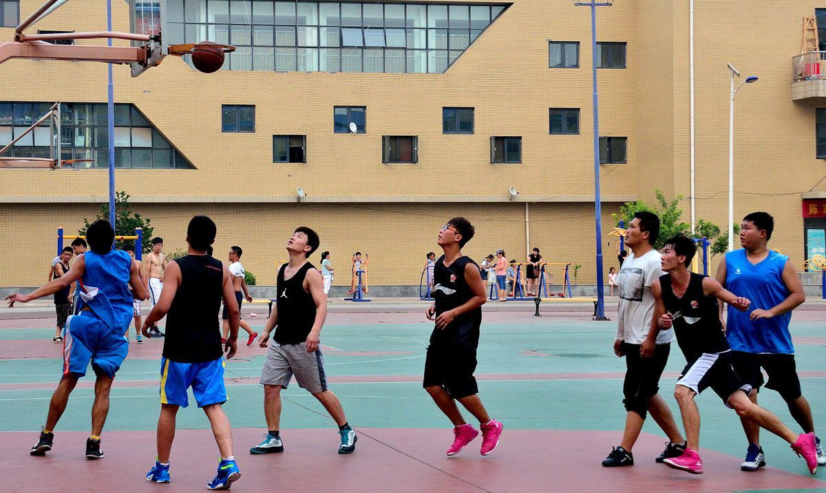 打球脚扭了怎么才能继续打,打球容易崴脚怎么办