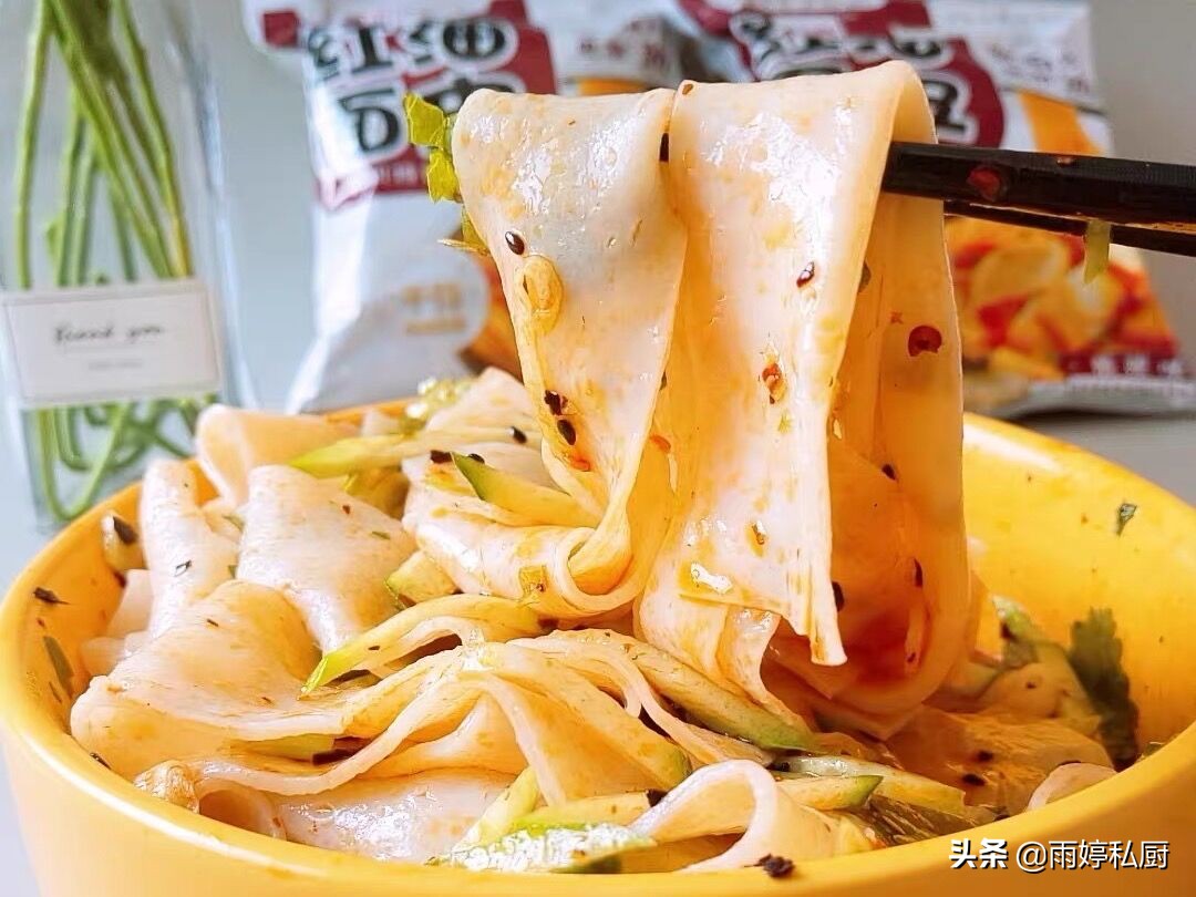 康师傅不辣的方便面哪个好吃,酸菜方便面统一和康师傅哪个好吃