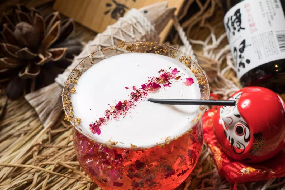 日式酒场大哥大出来营业了，凌晨3点还被小仙女围观