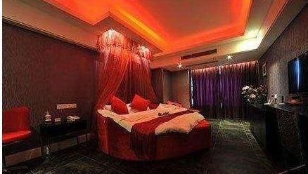情侣酒店的床为何是圆形的解说,情侣酒店的床和普通的一样吗