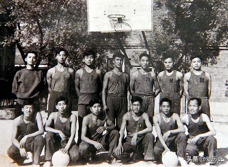 建国初期的“跨界男神”集学霸、体育明星于一身后成一代大家