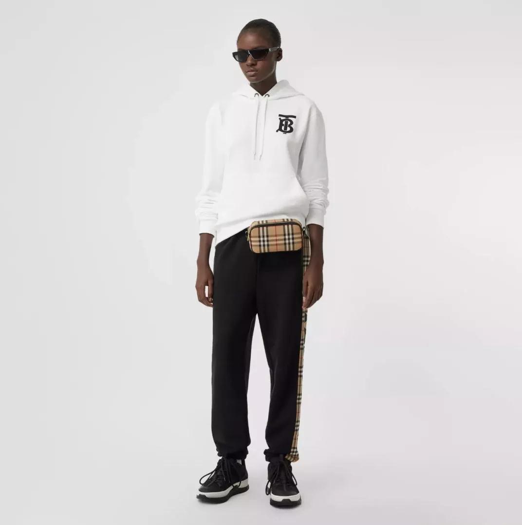 卫衣搭什么好看一点,卫衣搭什么外套显瘦