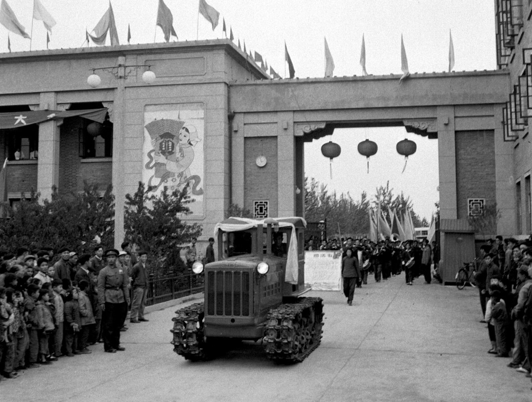 六十年前田间地头的“网红”就是它!林溪讲述“东方红”拖拉机丨红色印记第69集