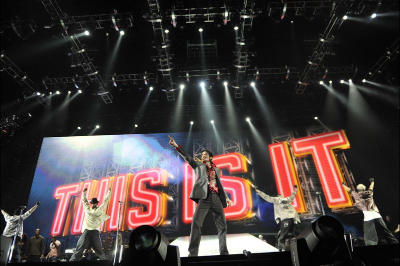 音乐之神迈克尔杰克逊,迈克尔杰克逊动感摇滚英文歌曲