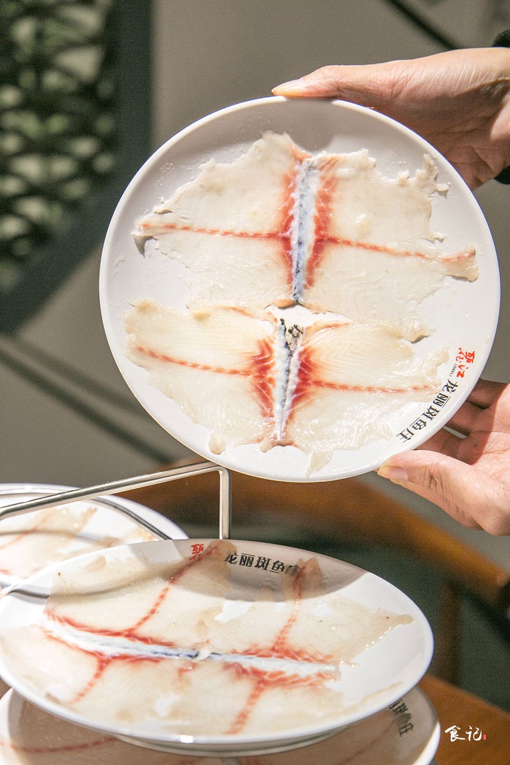 1块钱撸四盘！薄如蝉翼的蝴蝶鱼片，让你一口鲜掉眉毛！