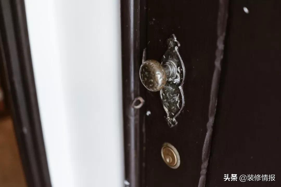 她买下32㎡上海老旧学区房，为女儿打造小桃园还有20㎡舒适大庭院