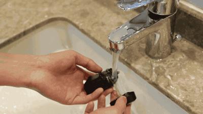 打火机大小的黑科技剃须刀,再硬的茬都能干掉,清洗相当容易