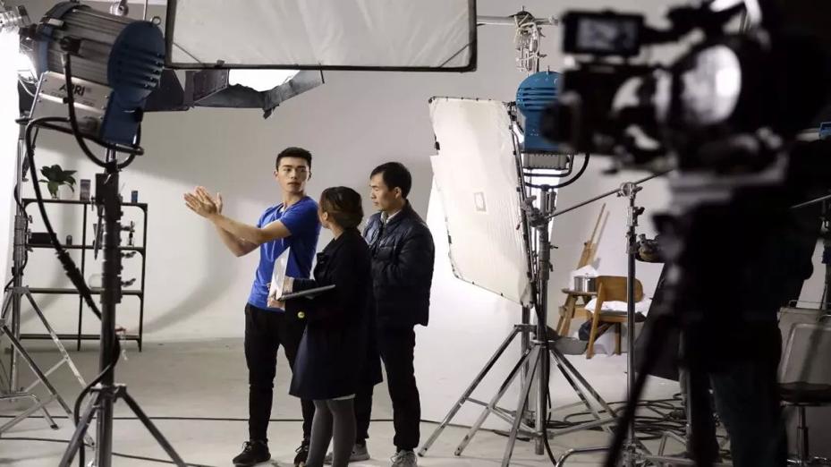 做自媒体短视频,该用什么样的拍摄器材和视频剪辑软件?