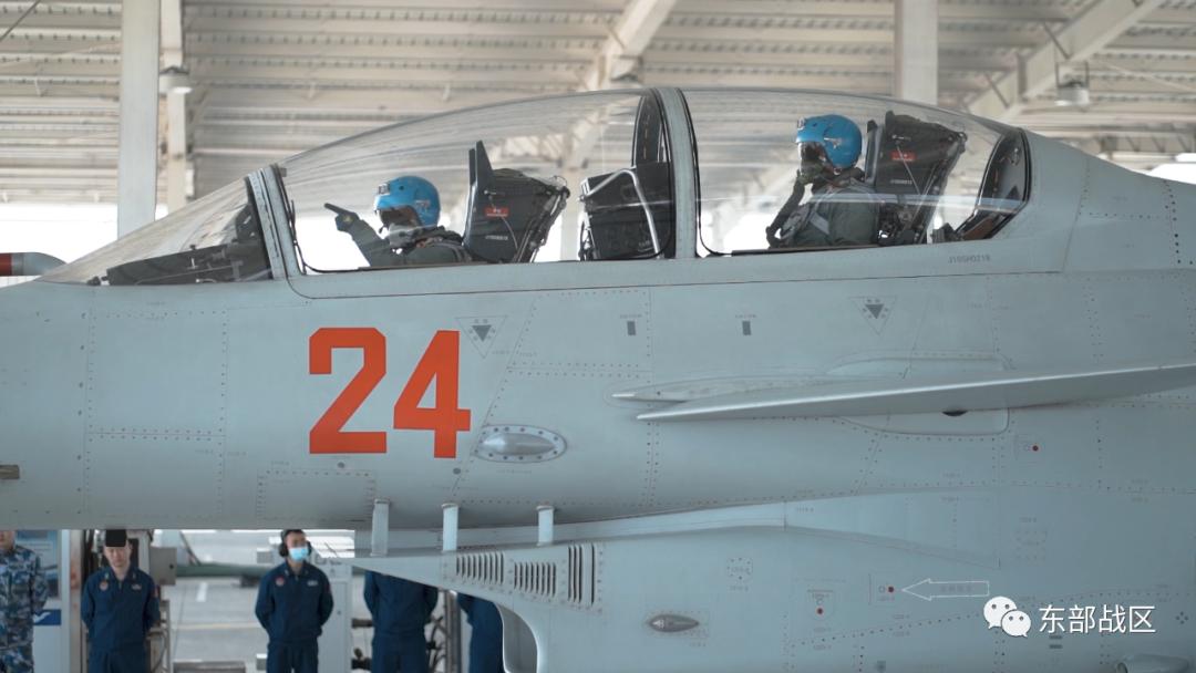 中国特级飞行员飞行时长不长,中国飞行员一年能飞多少个小时