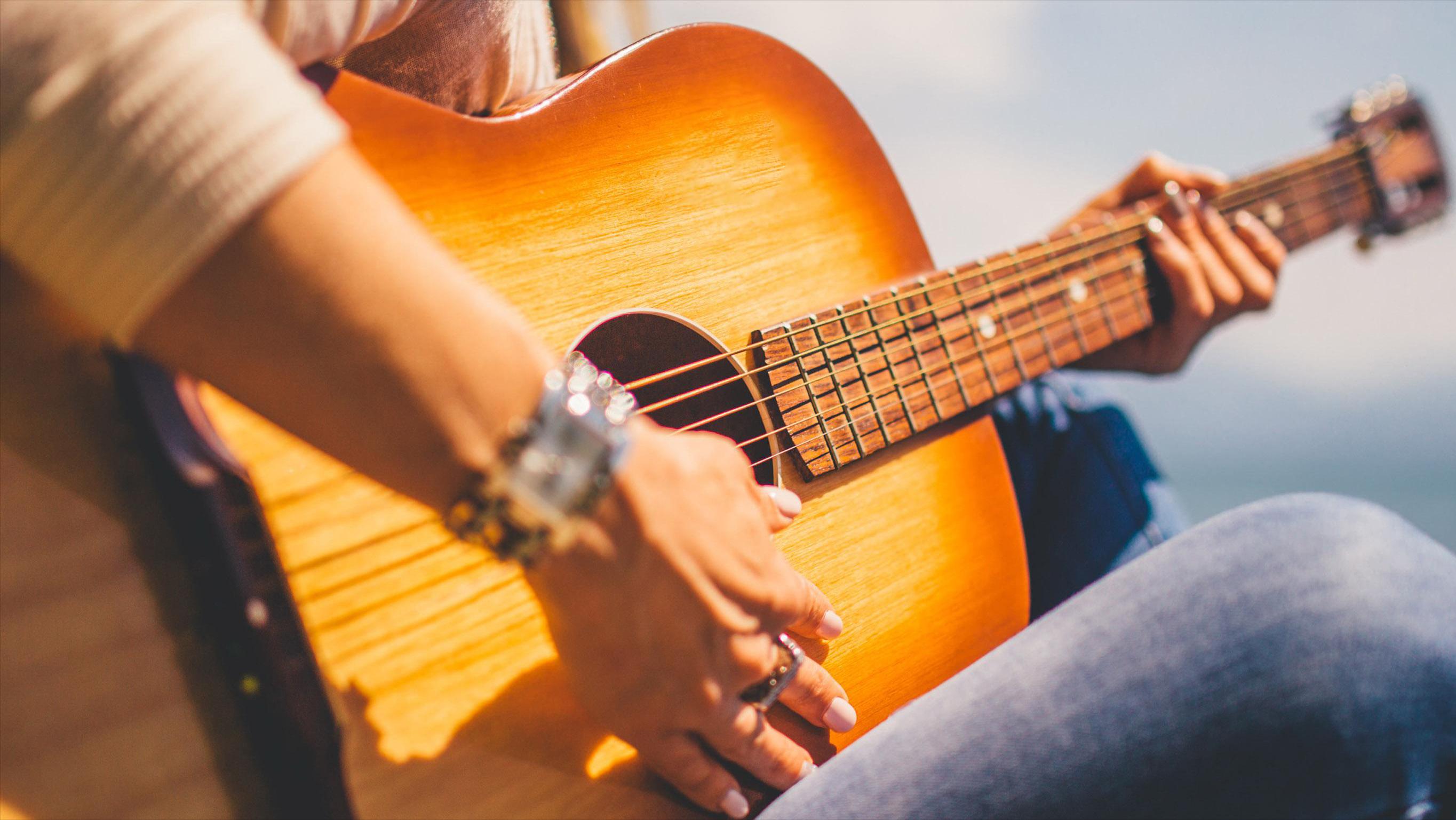 木吉他湿度大怎么恢复,吉他受潮变形修复