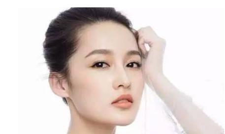 怎么判定自己的发际线高不高,天生发际线高m型发际线