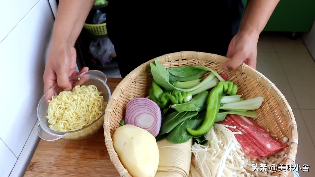 方便面不要番茄怎么做才好吃,方便面不用锅做的正确吃法