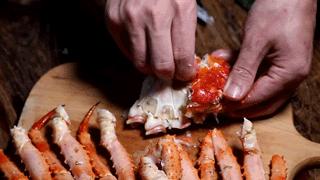 帝王蟹开餐仪式,中国人沉浸式吃帝王蟹