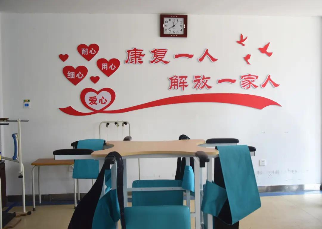 长葛哪医院?一患者非往医生兜里“塞钱”!医生竟“收了”