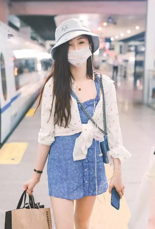 泫雅、迪丽热巴、关晓彤的印花裙，谁的品味更好？