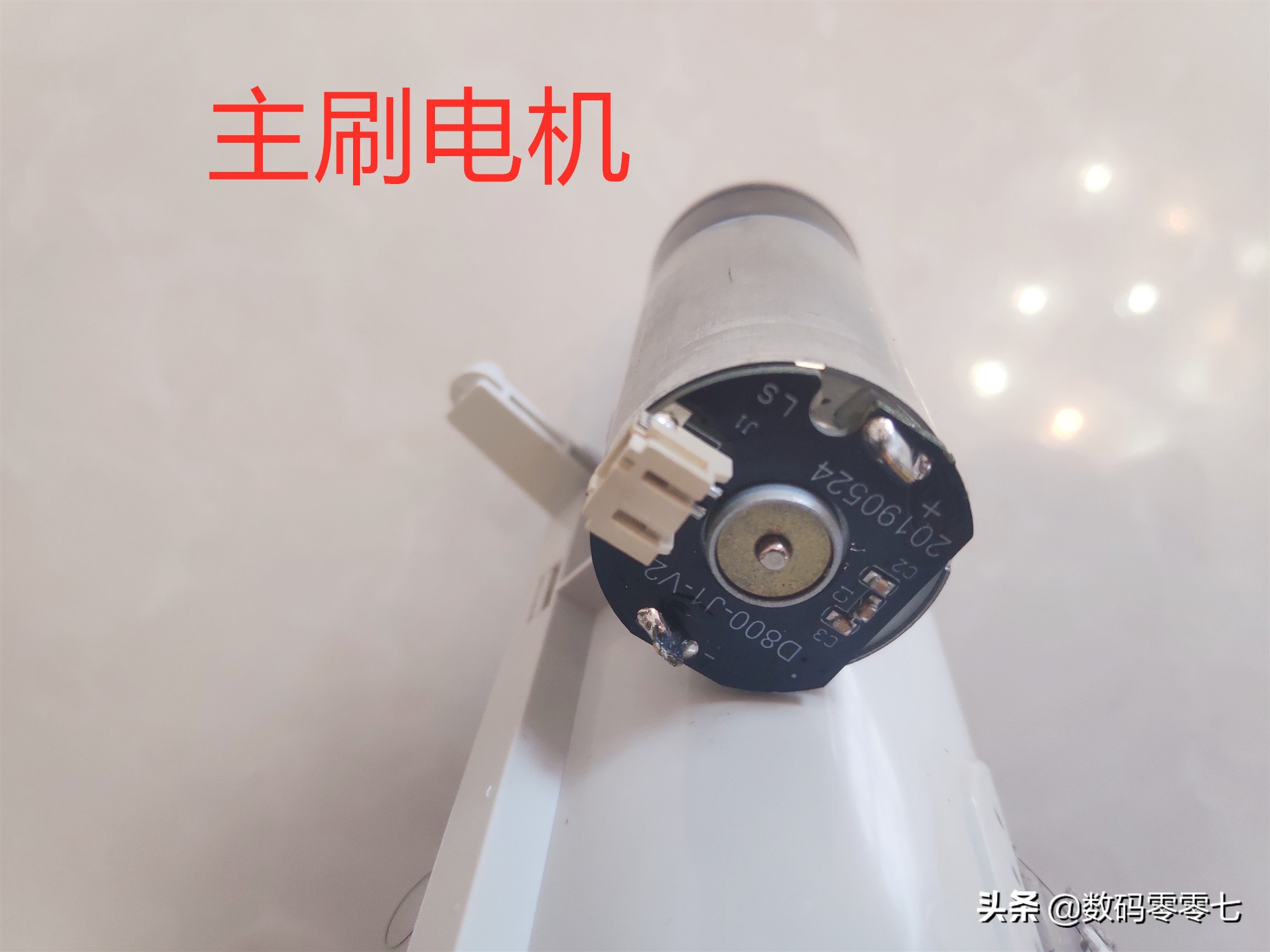 联想扫地机器人拆刷子,联想智能扫地机器人