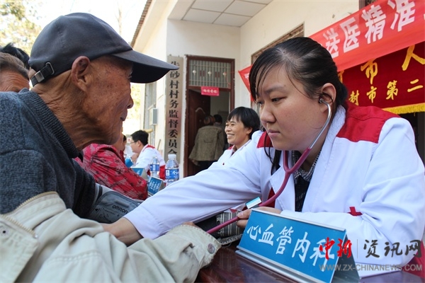 扶贫送医下乡暖人心,精准扶贫在行动入户慰问送温暖