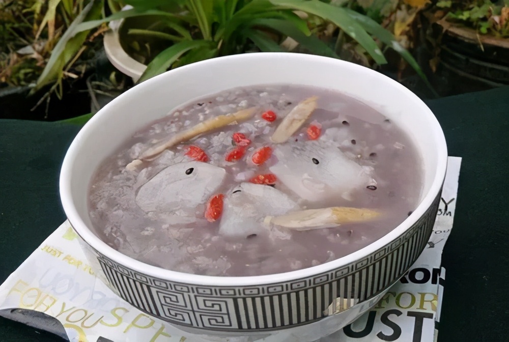 间断性大量出汗是什么原因,爱出汗夜间出汗是什么原因