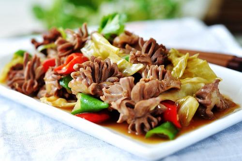 酸白菜炒鸡胗的家常做法,青椒洋葱炒鸡丁鸡胸肉的做法