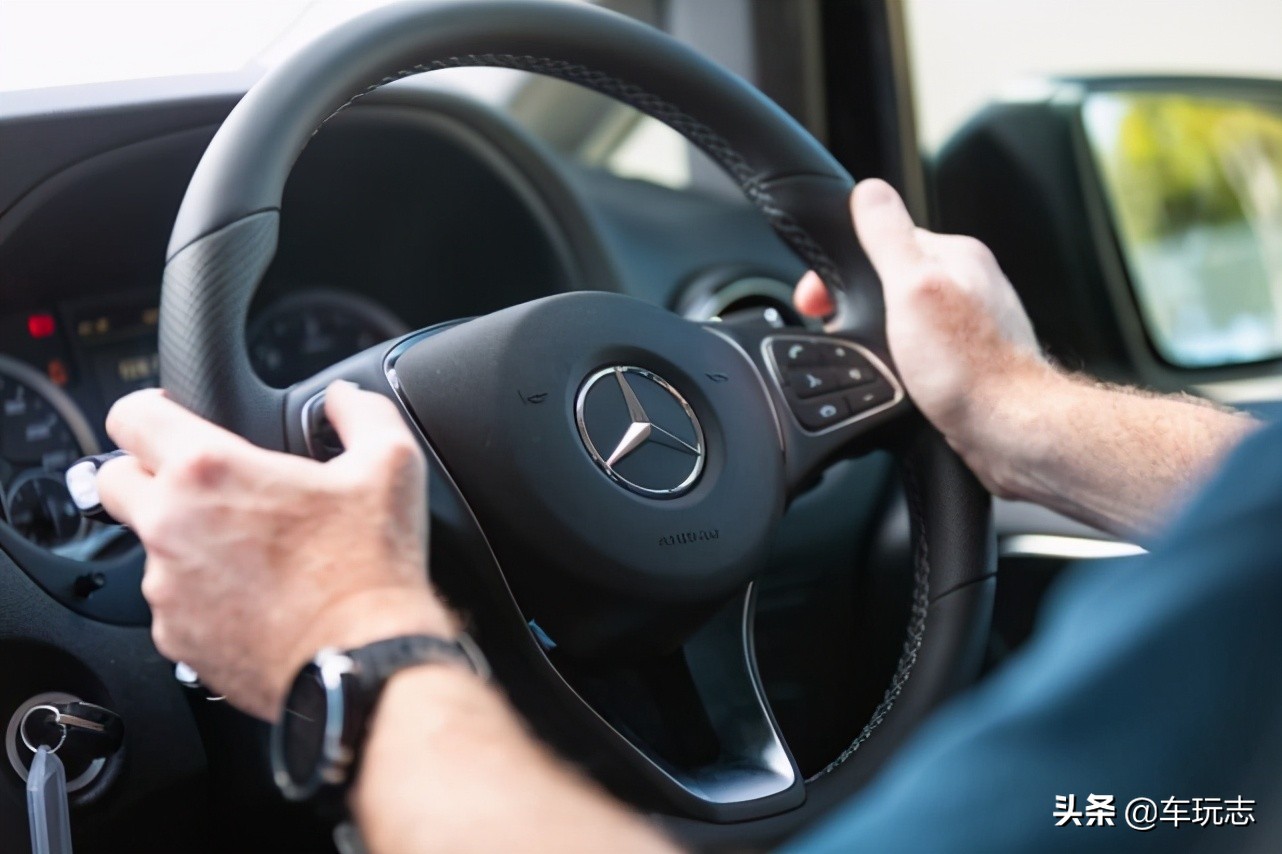 奔驰威霆2022款新车都有哪些改动,奔驰七座商务2021款威霆v级报价