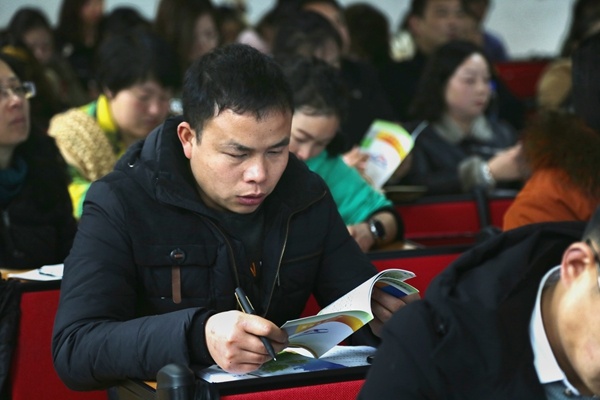 孩子成绩差老师骂家长不负责任,家长怎么处理孩子在学校被老师打