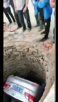 女人跟我说空调漏水了是怎么回事,女生说空调漏水是什么意思