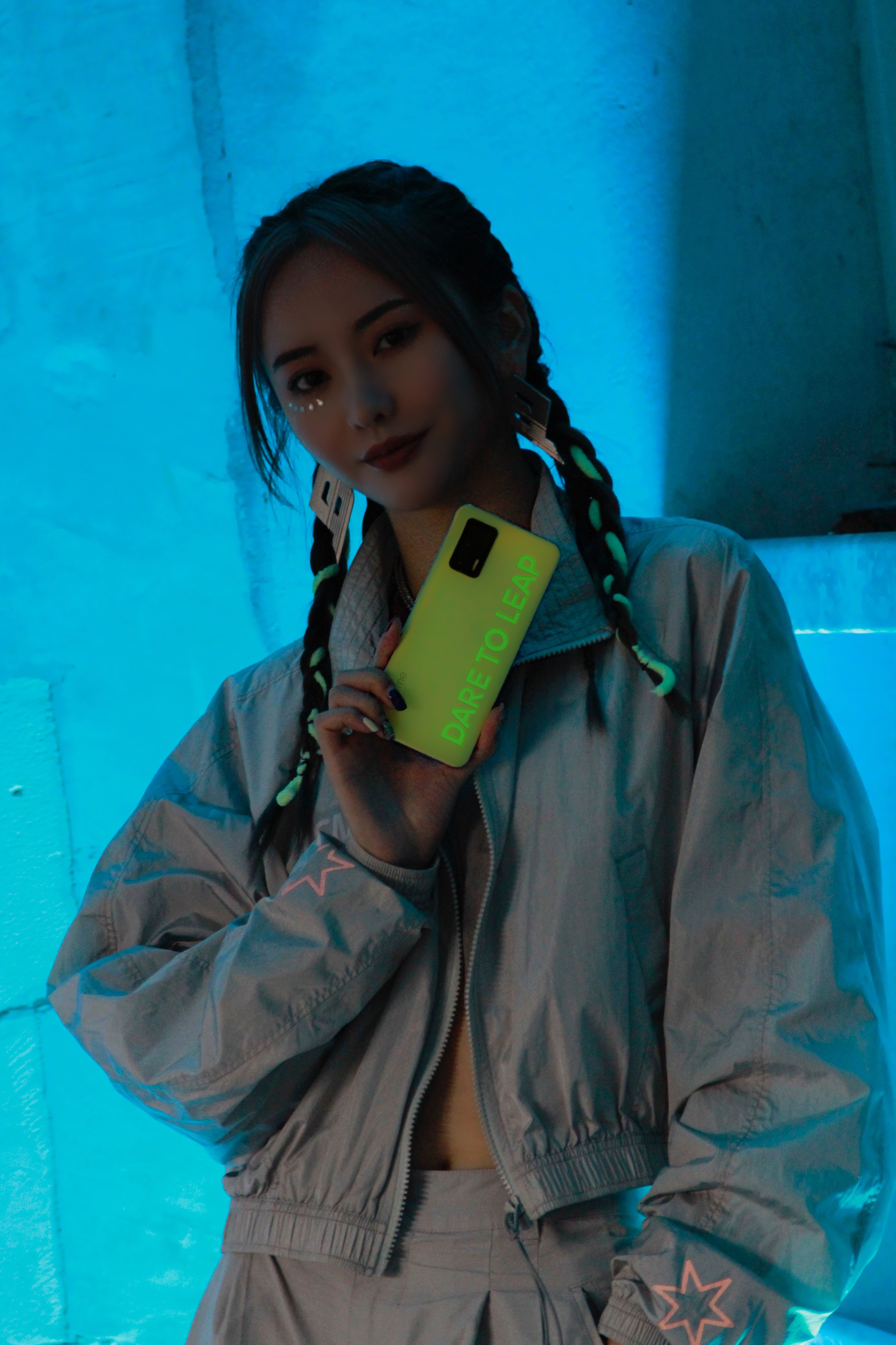 realmeq3pro萤火虫能发光吗,realmeq3pro萤火虫配色夜光效果