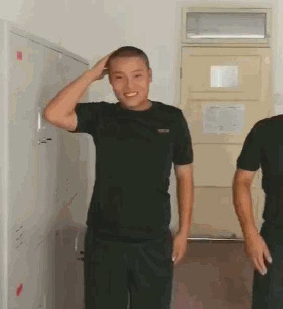 军人专门理发,军人理发型视频