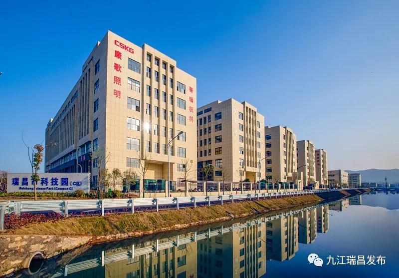 以奋斗姿态激扬前行力量,以奋斗姿态凝心聚力