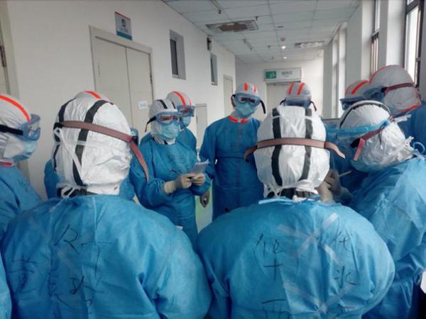 坚守初心担使命奋楫扬帆再起航,坚守初心使命勇当抗疫先锋