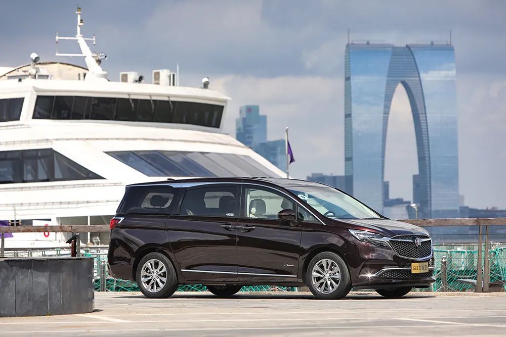 2022款别克gl8艾维亚礼贤版,别克2022款gl8艾维亚四座试驾