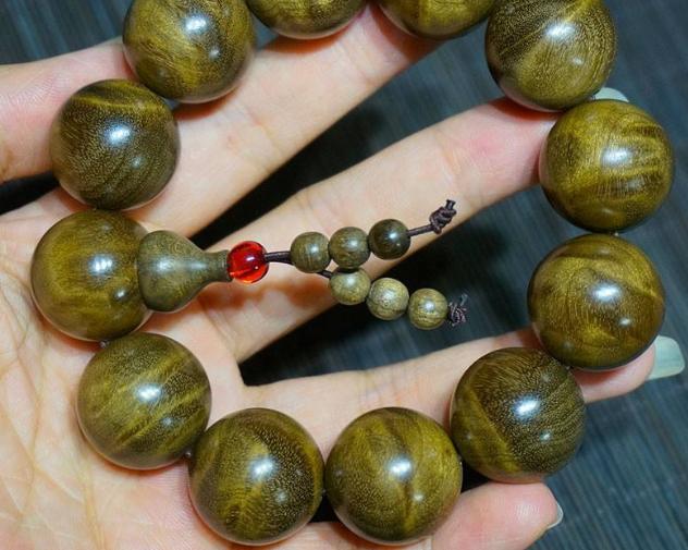 金丝楠木手串如何盘玩保养和清洗,盘玩两年的金丝楠木手串怎么保养