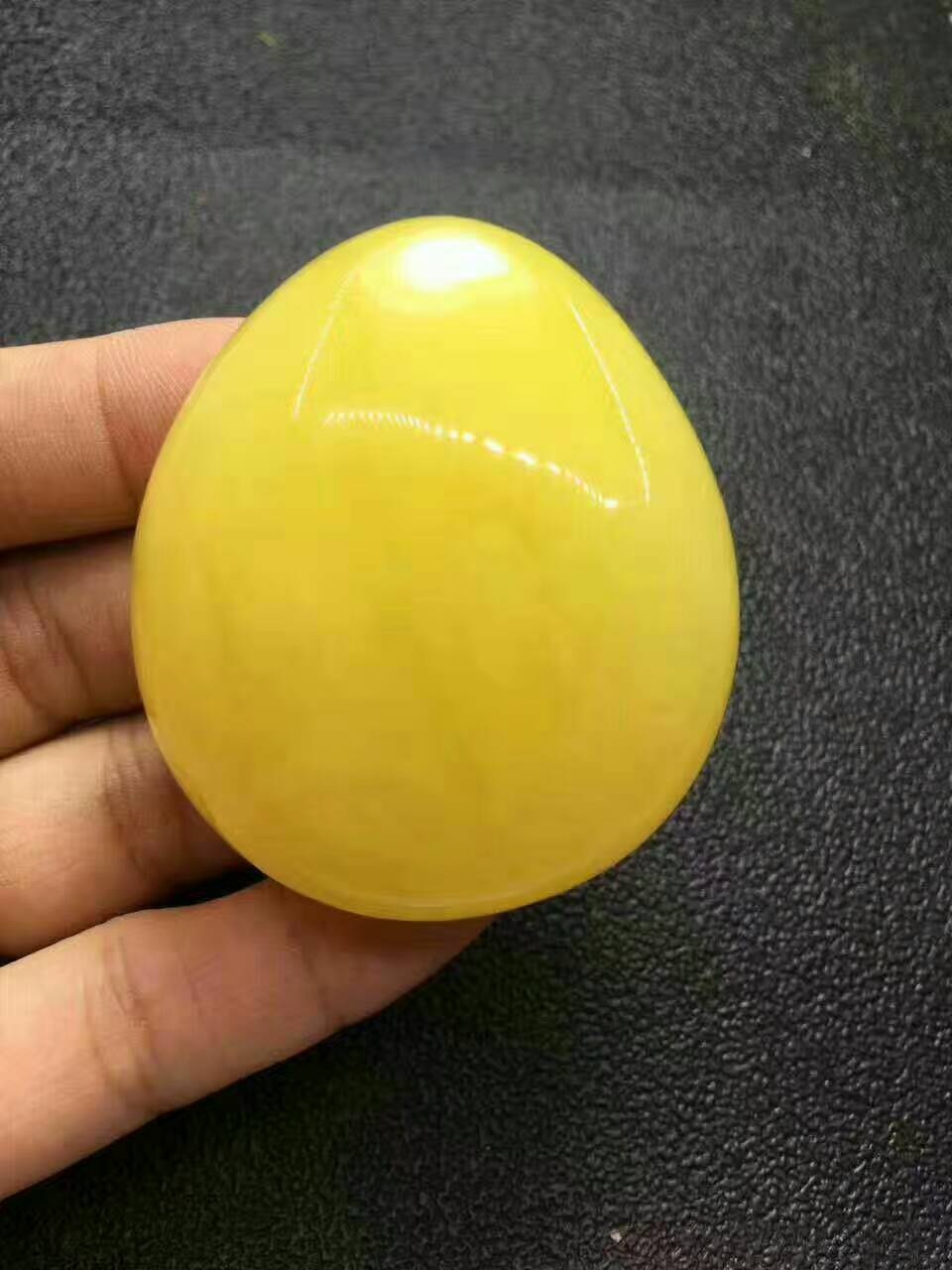 假蜜蜡是什么材料做成的,假蜜蜡和真蜜蜡有什么区别