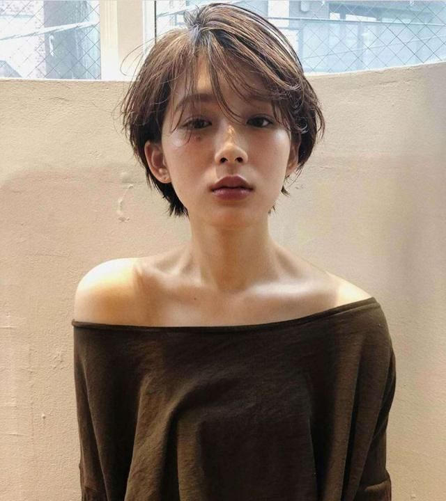 短发烫卷总是外翻是怎么回事,烫的短发变长的尴尬期怎么办