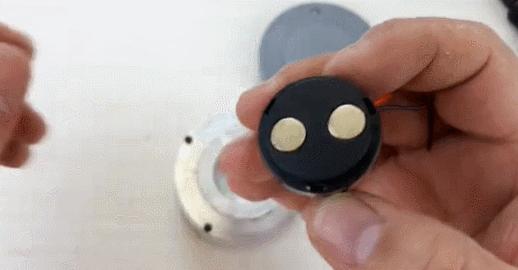 拆家也能火?40岁大叔靠拆东西吸粉190万,被称为反向爱迪生