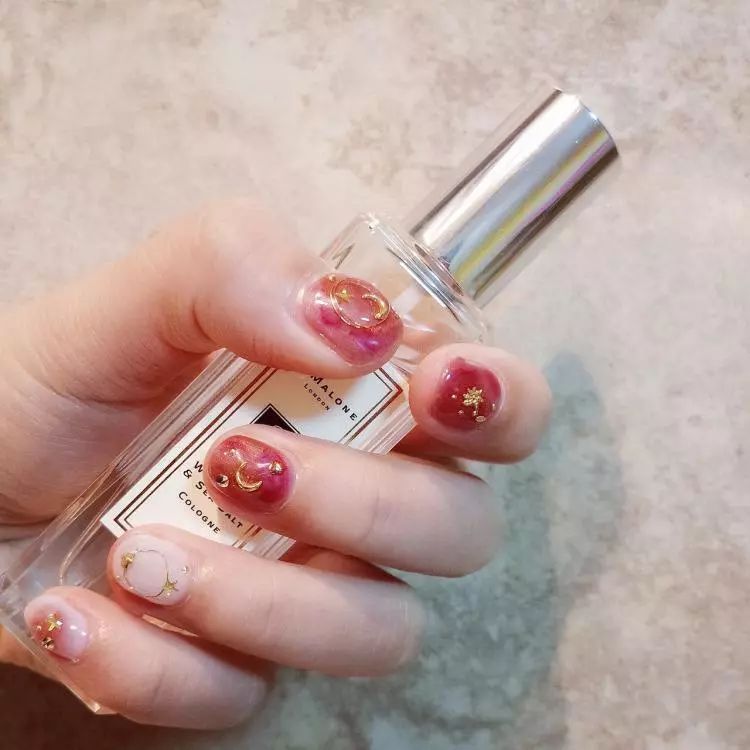 2019美甲推荐款式小仙女,小仙女们一定要尝试的美甲巨温柔