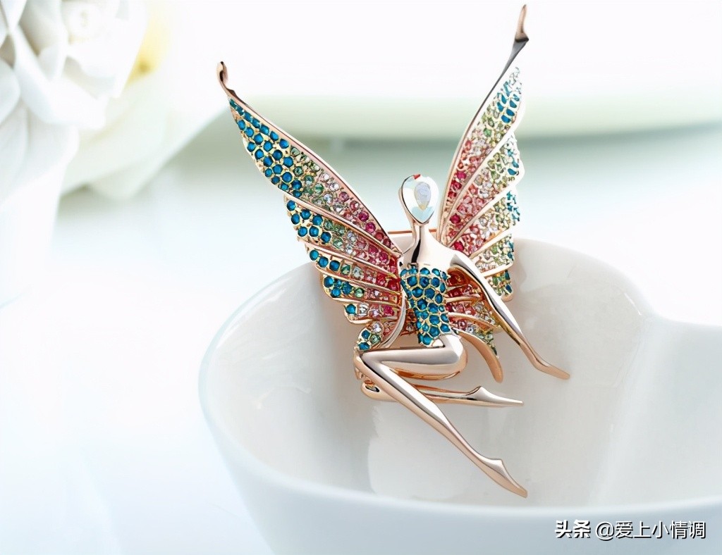施华洛世奇胸针视频,施华洛世奇胸针最新款